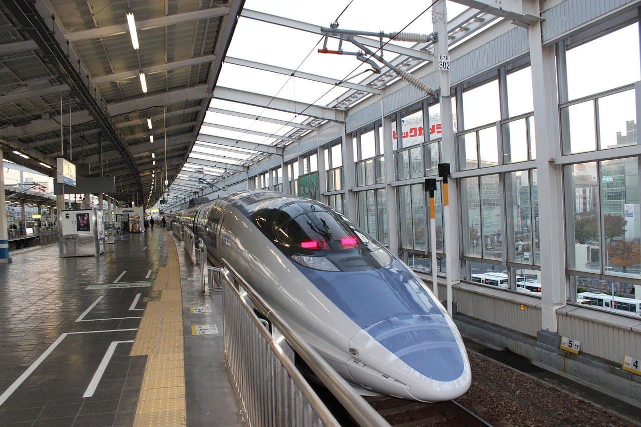 Đổi tàu du học Nhật Bản 2024: Du học tại Nhật Bản năm 2024 sẽ trở nên dễ dàng hơn bao giờ hết nhờ vào chương trình đổi tàu mới. Nó sẽ giúp sinh viên đến Nhật Bản dễ dàng hơn và tiết kiệm hơn nữa. Từ bây giờ, hãy chuẩn bị cho hành trình học tập tuyệt vời của bạn trên tàu Shinkansen.